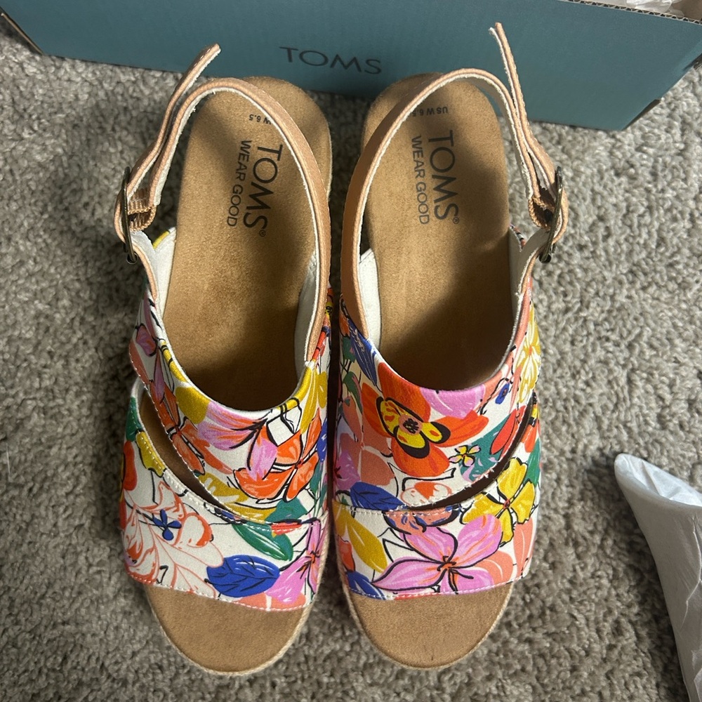 Toms Women's Vibrant Floral Espadrilles - Picture 4 of 12